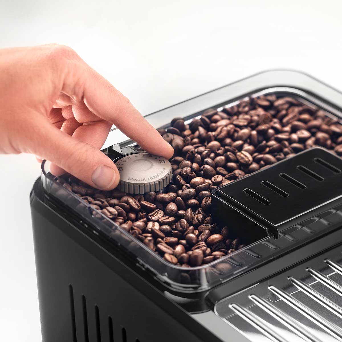 De'Longhi Eletta Explore ECAM450.65.S LatteCrema Silber Mit Cold Brew Funktion Integriertes Milchschaumsystem